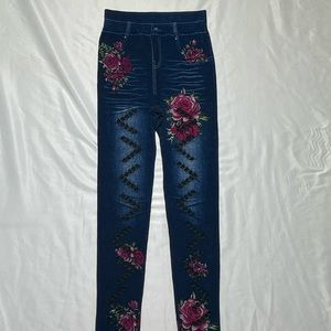 Blue Rose/Floral Design Jean Cutouts Length Leggings size S/M women’s